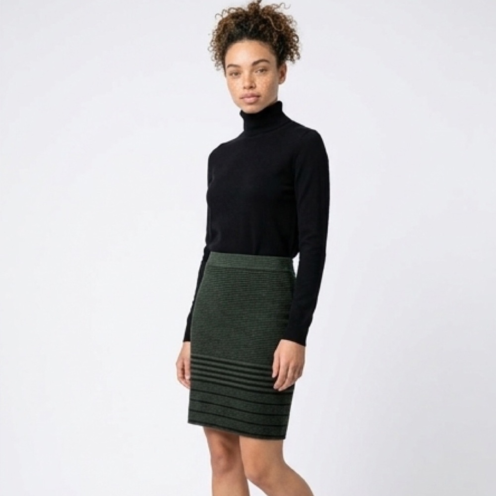 ⬇️SALE‼️ Max Studio striped mini skirt (827)